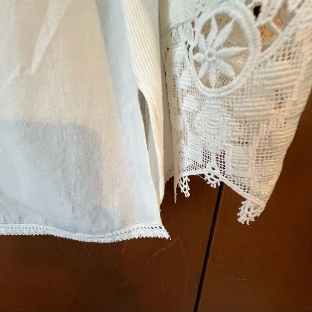 Soft Surroundings EUC Cream Lace Accent Top Medium - Picture 8 of 9